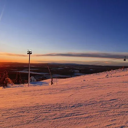 Tunturinlaita A4, Ski-in Ski-out 3xbedroom בית נופש
