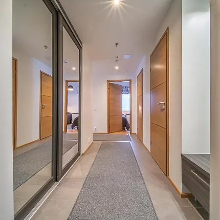 Tunturinlaita A4, Ski-in Ski-out 3xbedroom לוי