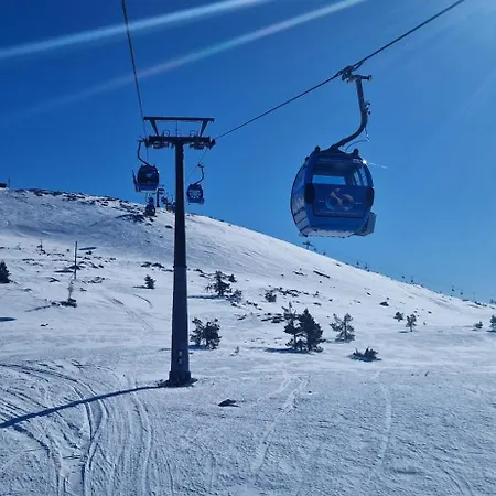 Tunturinlaita A4, Ski-in Ski-out 3xbedroom Holiday home *